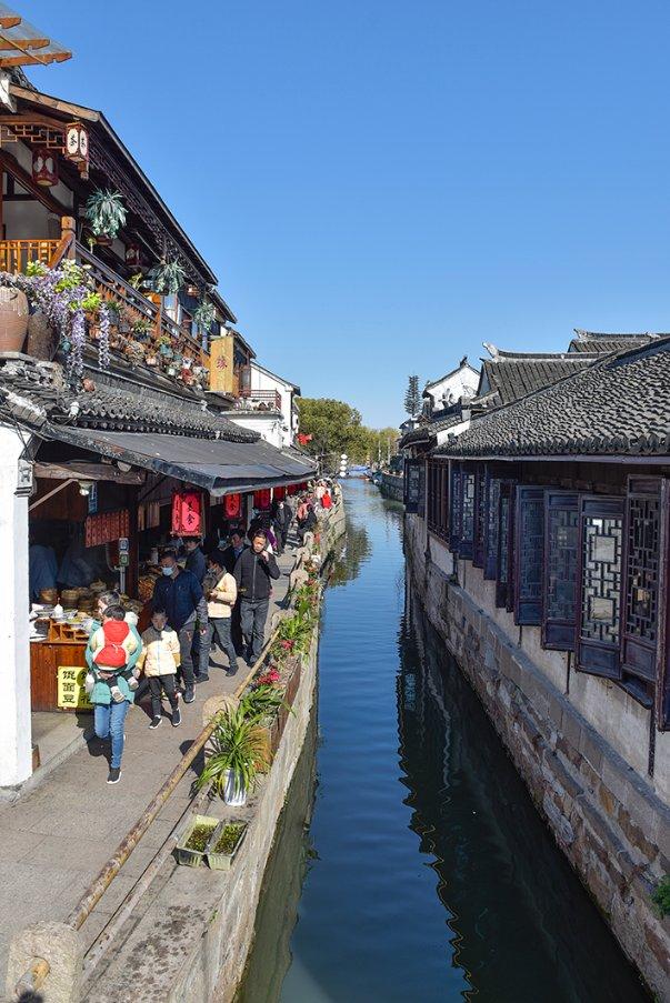 王翦出征前向嬴政讨要良田美宅,后又5次派人讨要,嬴政不怒反喜