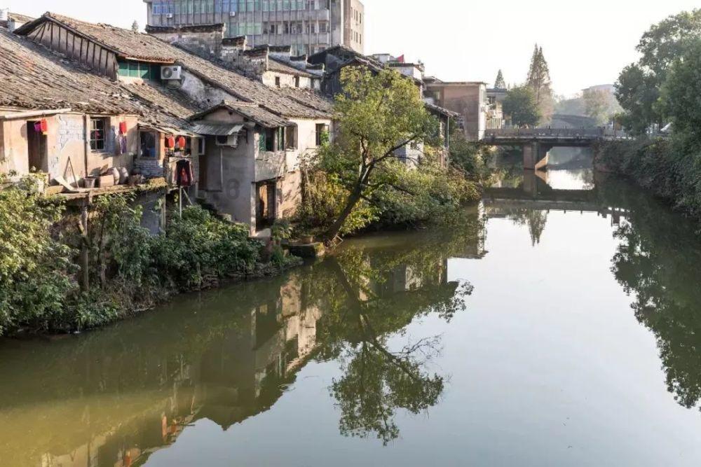 青春期孩子早恋该如何引导?-提供实时问答的专业网站